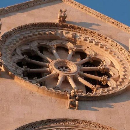Palazzo Morola XIV Century Apartment Giovinazzo Luaran gambar