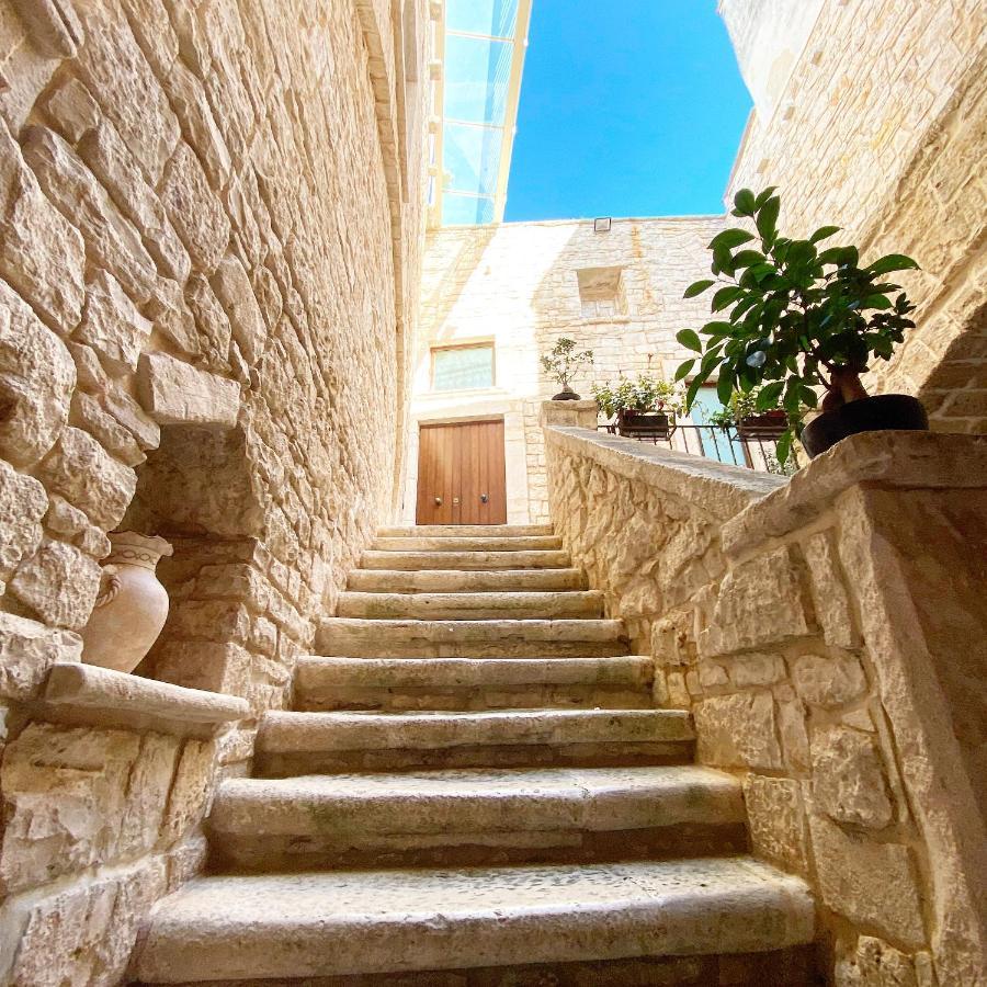 Palazzo Morola XIV Century Apartment Giovinazzo Luaran gambar