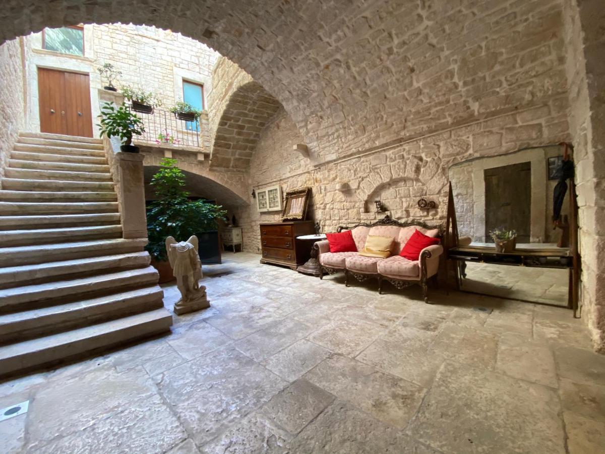 Palazzo Morola XIV Century Apartment Giovinazzo Luaran gambar