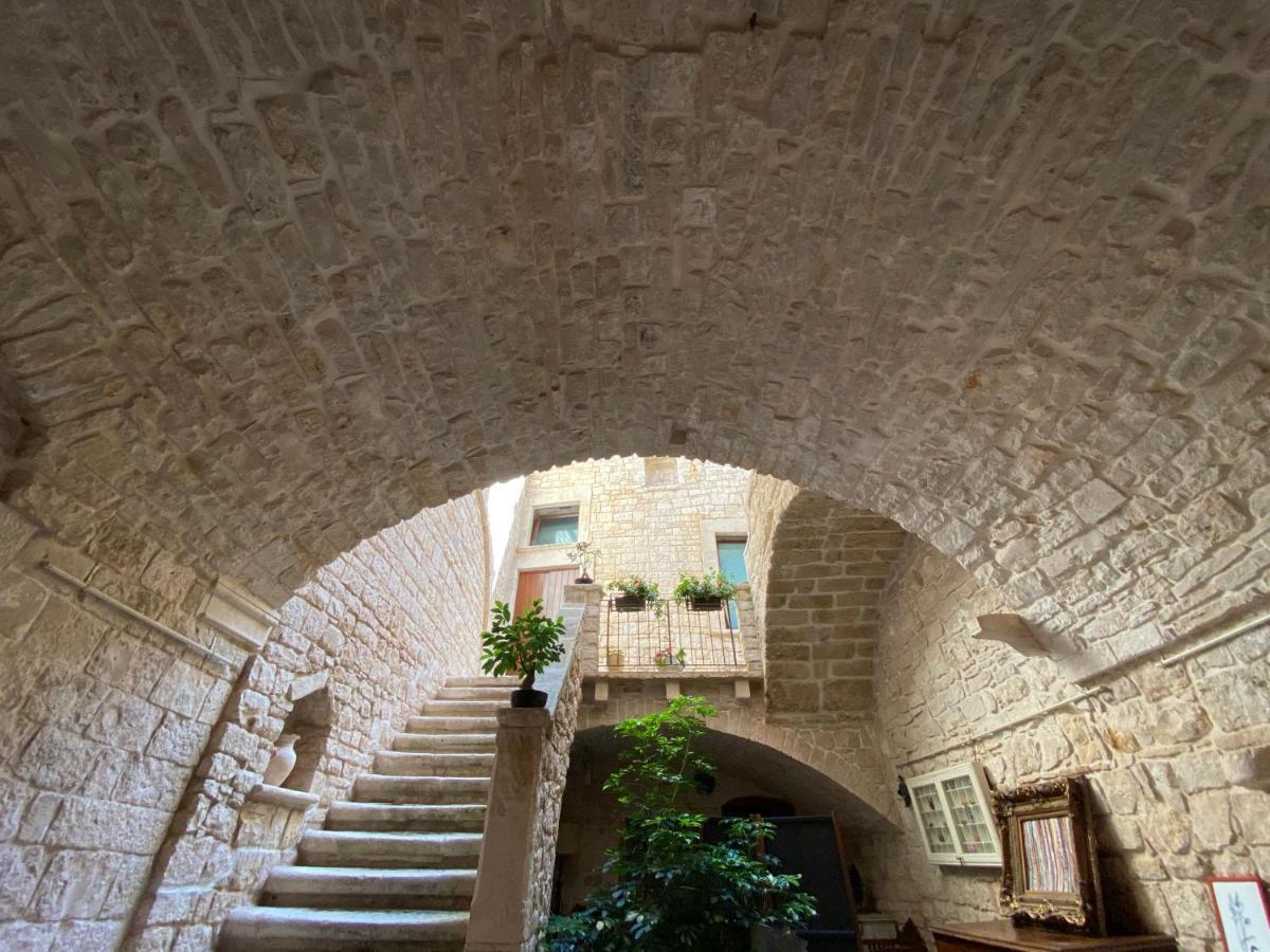 Palazzo Morola XIV Century Apartment Giovinazzo Luaran gambar