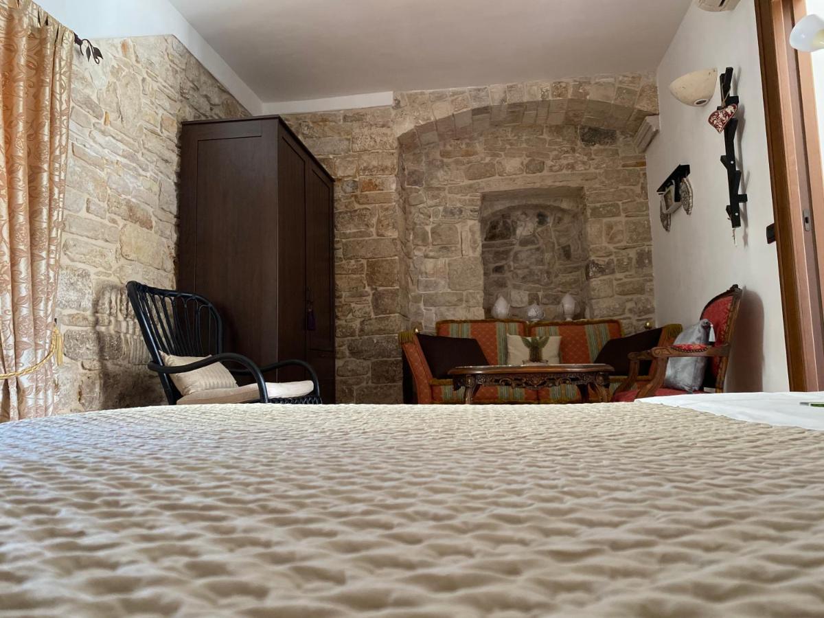 Palazzo Morola XIV Century Apartment Giovinazzo Luaran gambar