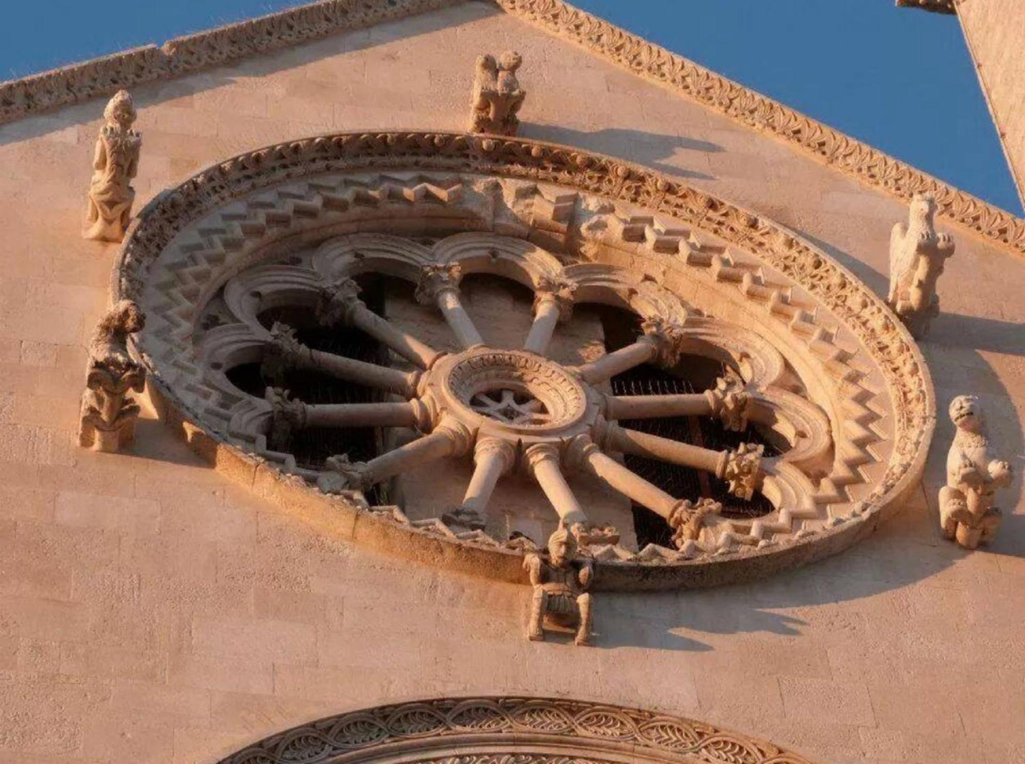 Palazzo Morola XIV Century Apartment Giovinazzo Luaran gambar