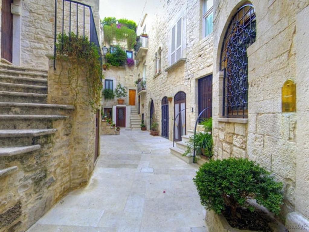 Palazzo Morola XIV Century Apartment Giovinazzo Luaran gambar