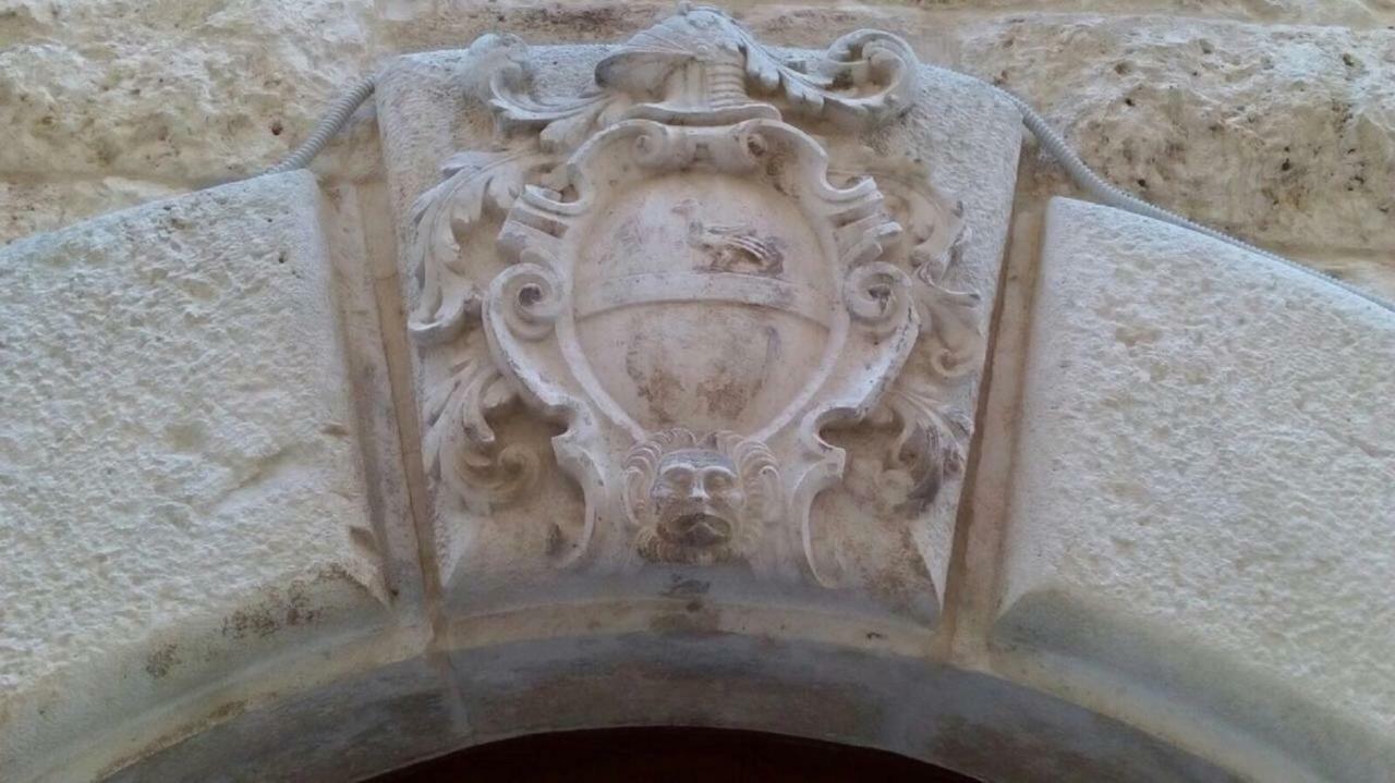 Palazzo Morola XIV Century Apartment Giovinazzo Luaran gambar