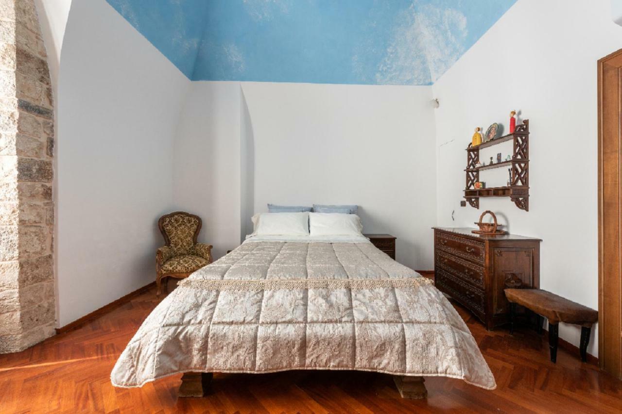 Palazzo Morola XIV Century Apartment Giovinazzo Luaran gambar