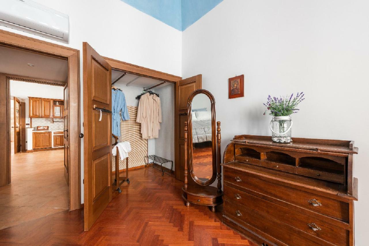 Palazzo Morola XIV Century Apartment Giovinazzo Luaran gambar