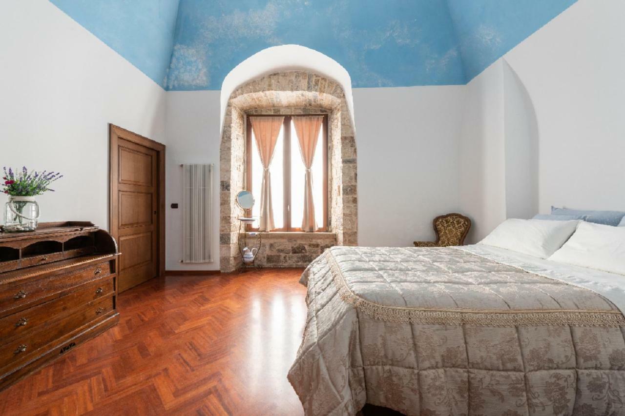Palazzo Morola XIV Century Apartment Giovinazzo Luaran gambar