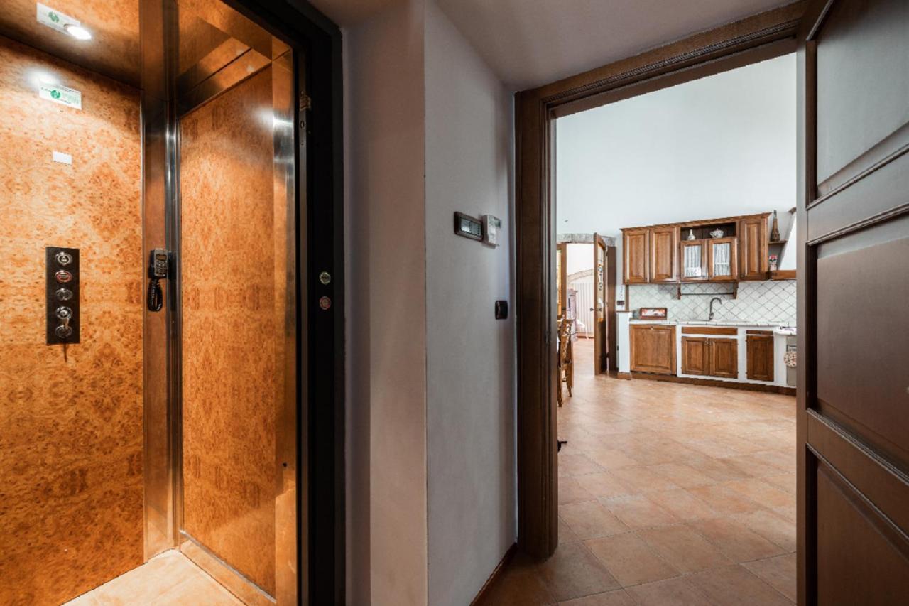 Palazzo Morola XIV Century Apartment Giovinazzo Luaran gambar